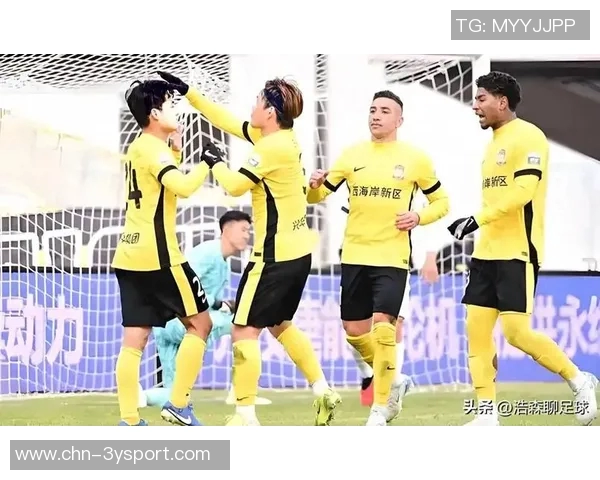 大连英博主场落后青岛西海岸阿齐兹精彩进球助队领先 大连英博主场落后青岛西海岸阿齐兹精彩进球助队领先