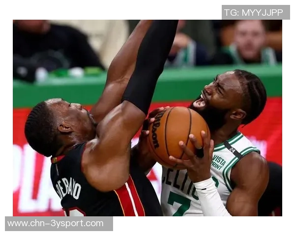 拉奥斯批评阿劳霍送点判罚称离谱双脚跳倒地实属罕见 拉奥斯批评阿劳霍送点判罚称离谱双脚跳倒地实属罕见