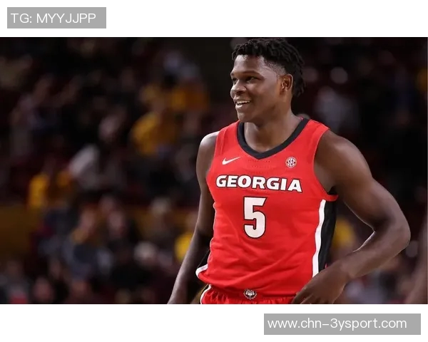 唐斯自豪于华子成就每次路过阿迪门店必停留欣赏他的海报 唐斯自豪于华子成就每次路过阿迪门店必停留欣赏他的海报