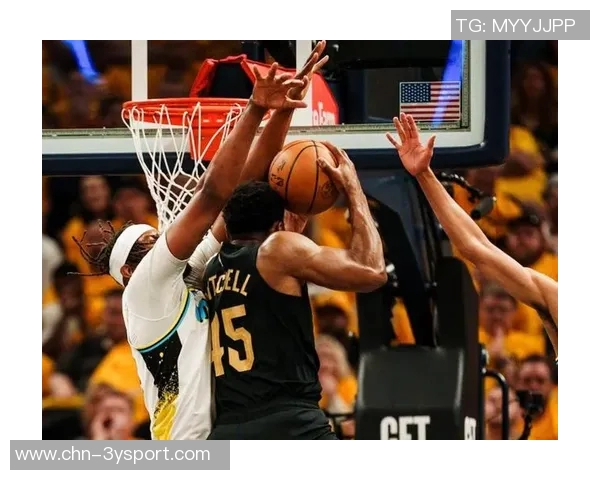 米切尔半场表现抢眼16分钟内高效贡献12分3板1助1断1帽 米切尔半场表现抢眼16分钟内高效贡献12分3板1助1断1帽