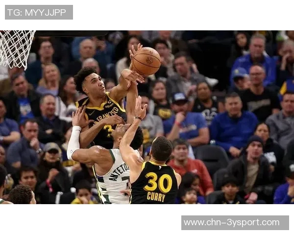 罗林斯火力全开11投8中三分球完美4投4中砍下25分助攻与抢断双双上双 罗林斯火力全开11投8中三分球完美4投4中砍下25分助攻与抢断双双上双