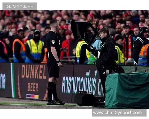 英超专家组裁定范戴克进球被吹为误判引发持续争议 英超专家组裁定范戴克进球被吹为误判引发持续争议